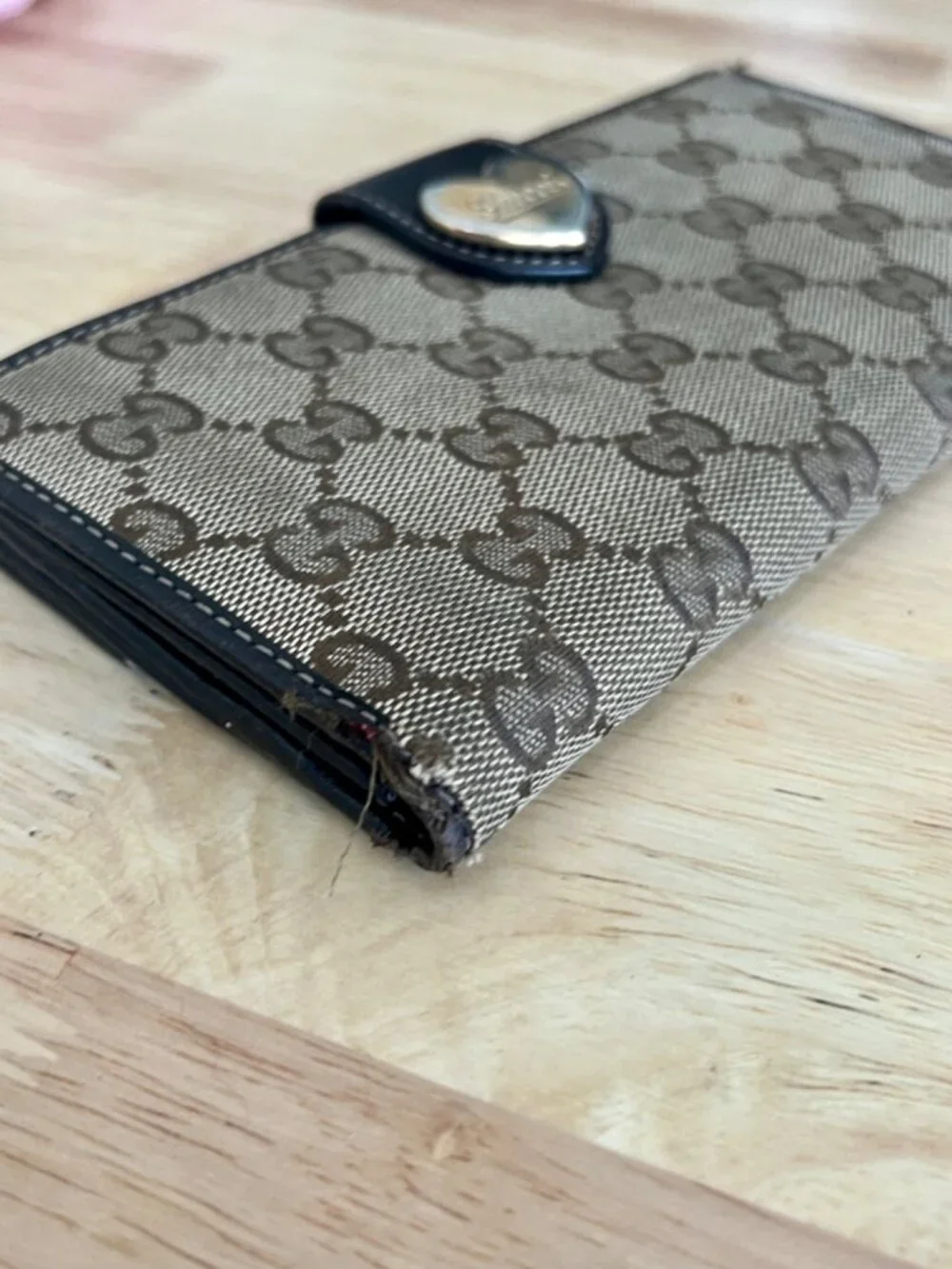 Gucci Brown GG Canvas & Leather Heart Clasp Wallet For Women - Picture 3 of 13